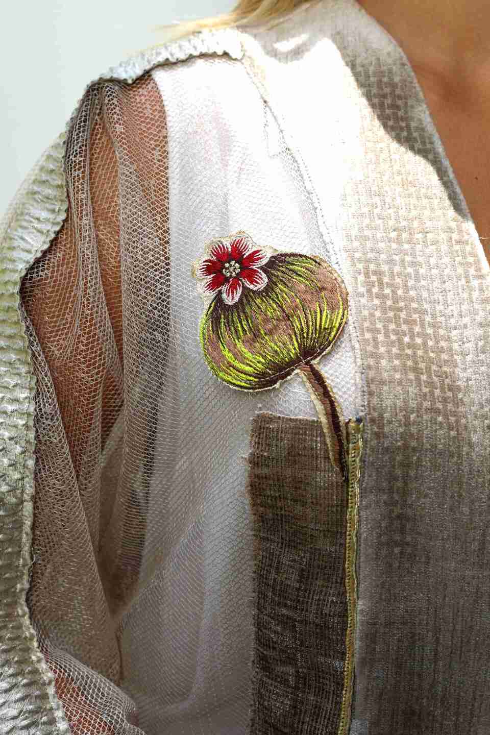 "Gilded Bloom" Dantelle Kimono