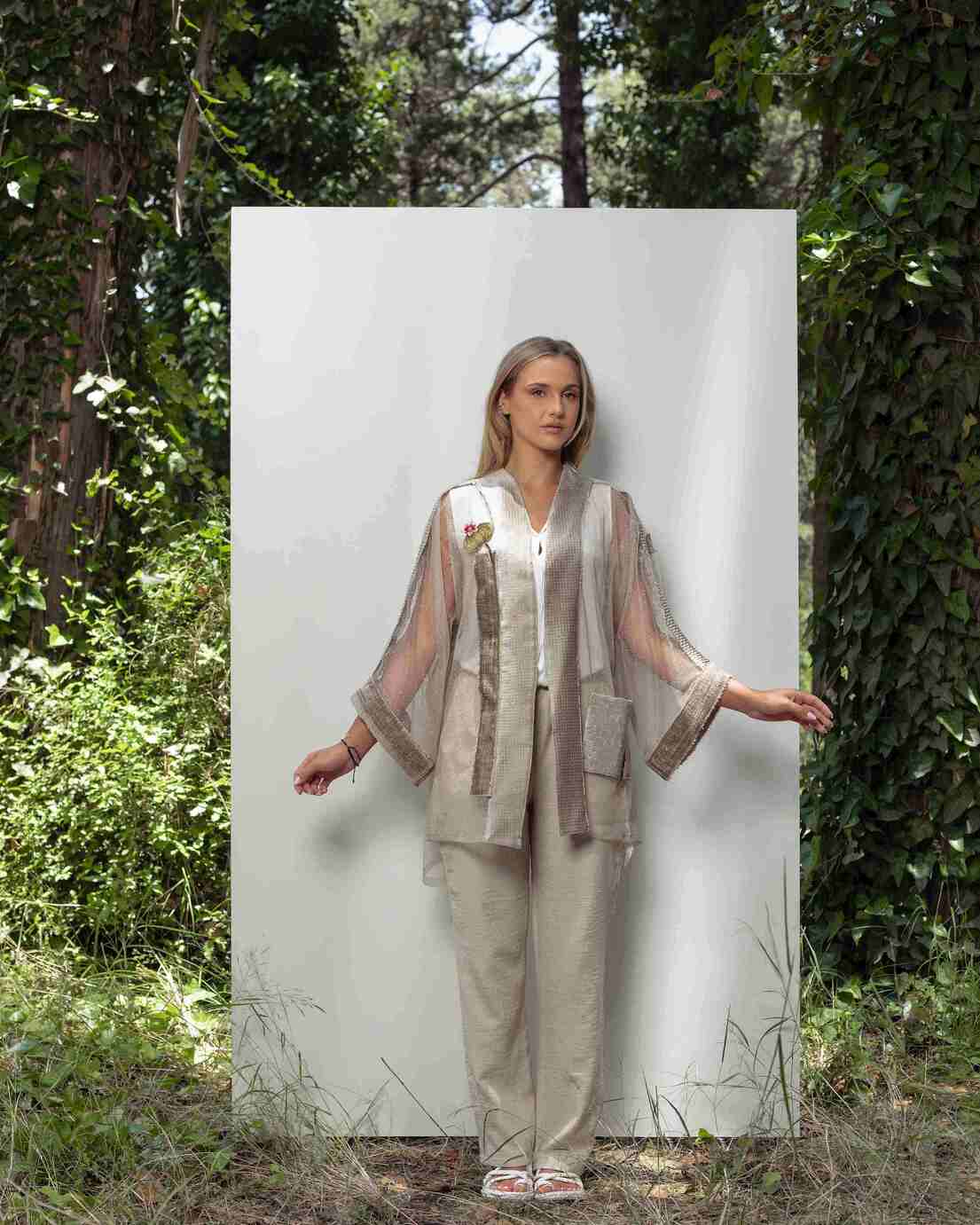 "Gilded Bloom" Dantelle Kimono