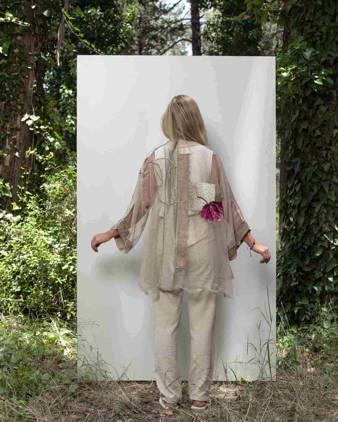 "Gilded Bloom" Dantelle Kimono