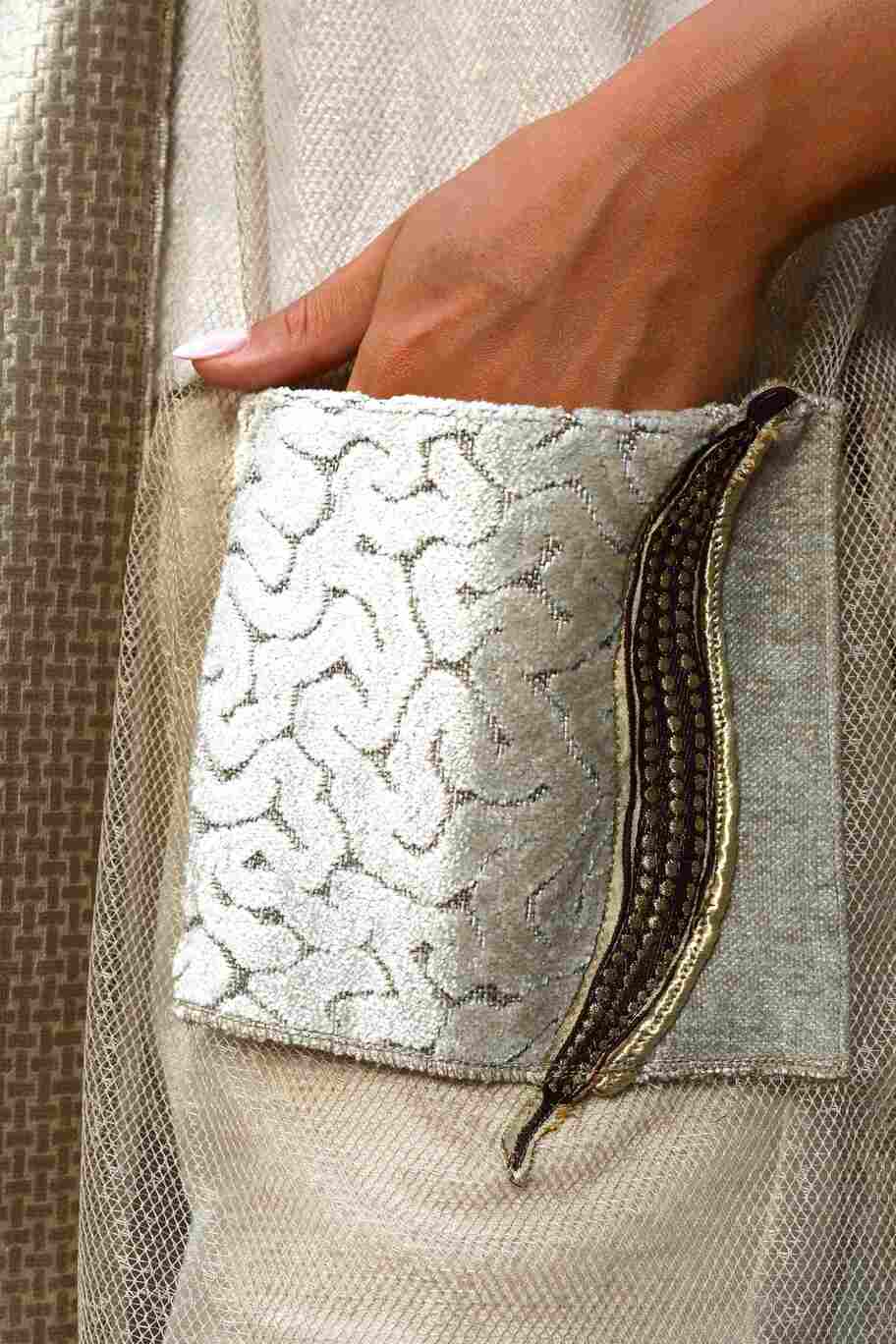 "Gilded Bloom" Dantelle Kimono