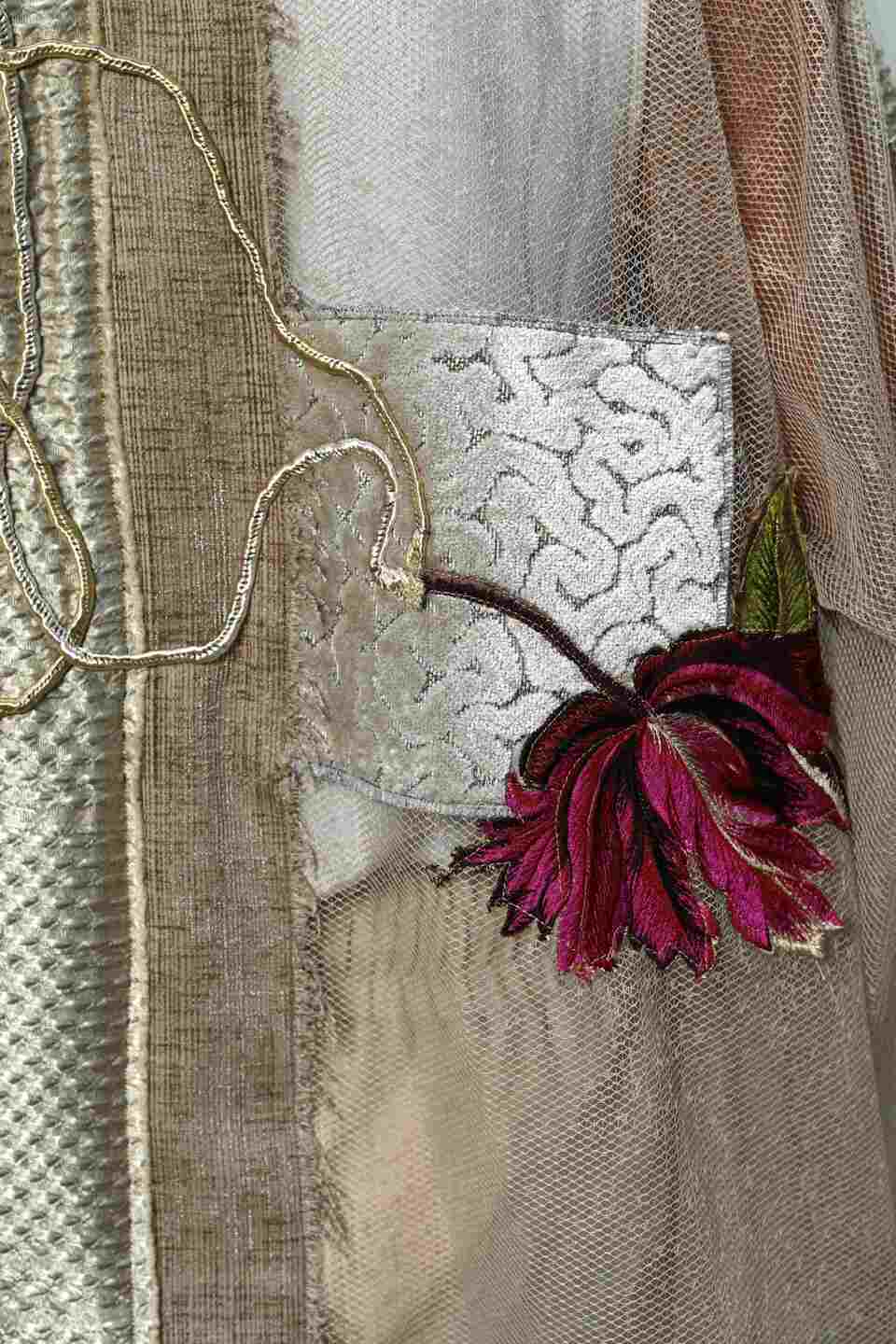 "Gilded Bloom" Dantelle Kimono