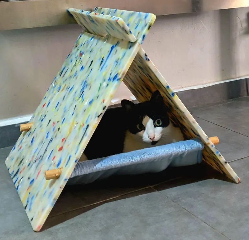 Tipi Eco: Recycled Plastic Cat Teepee